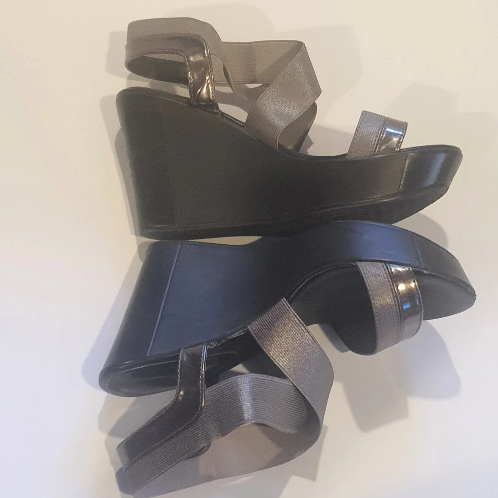 Charles David Grey Black Wedge‎ Heel Sandals Elastic Straps Pewter 10 inches